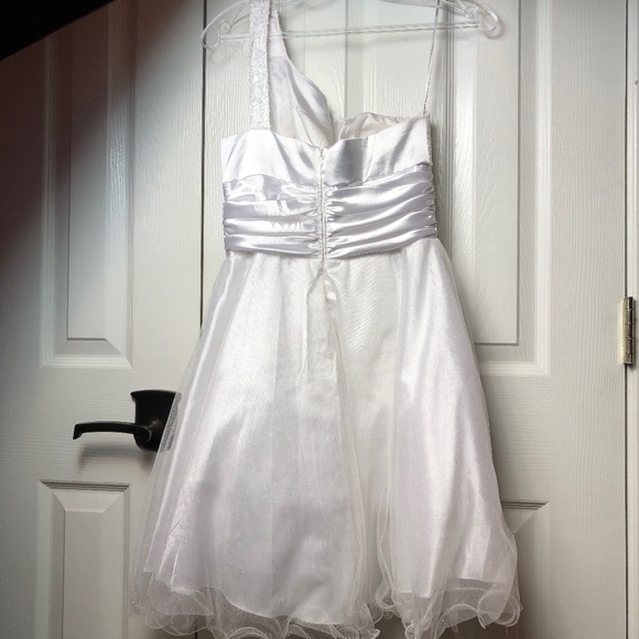 Juliet White Junior Dress - Picture 3 of 7